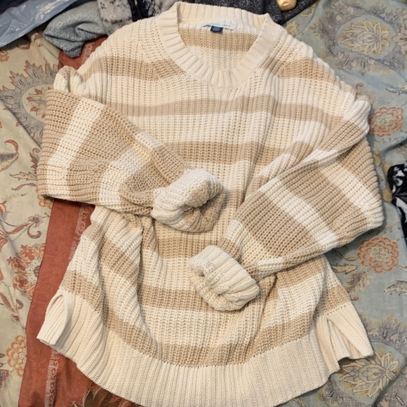American Eagle Outfitters Tops - American Eagle Outfitters Knit Sweater in Cream and Tan